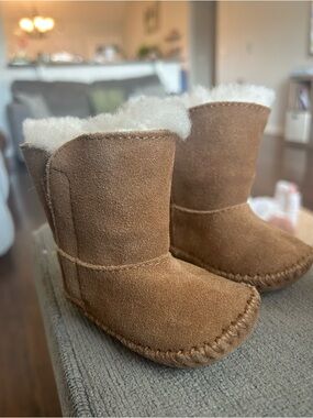 Baby UGGs Chestnut/Tan Suede Shearling Lined Slip-On Size 0/1
